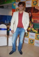 Vivek Oberoi at the launch of Rajnigandha_s album in Planet M on 18th Jan 2012 (49).JPG